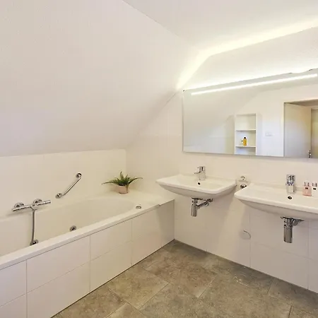 In Limburg With Sauna & Pool Βίλα *