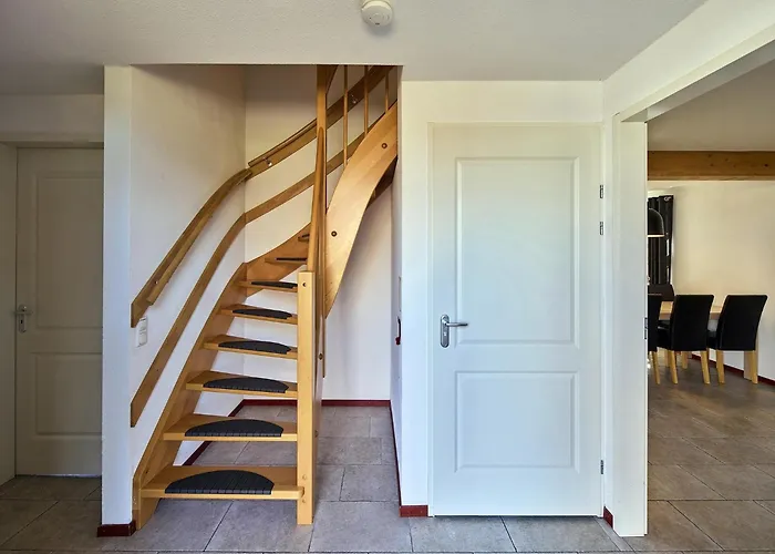 Βίλα In Limburg With Sauna & Pool