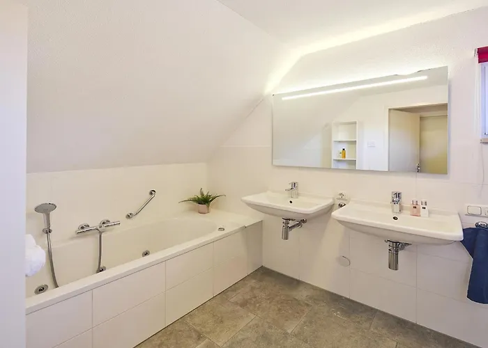 In Limburg With Sauna & Pool Βίλα *